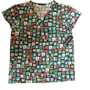 Colorful Christmas Print Scrub Top‎